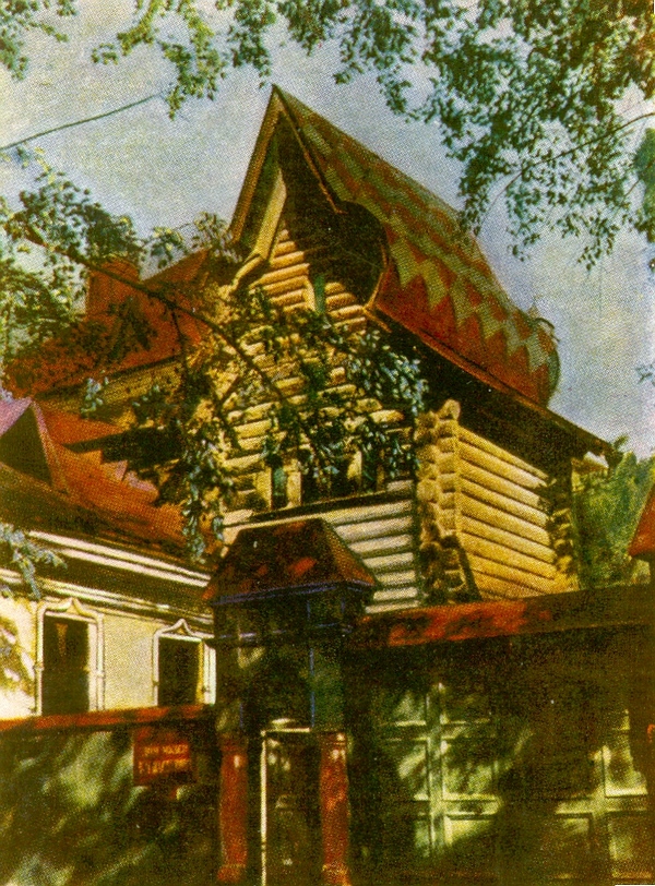 Дом-музей В. М. Васнецова. Теремок над крыльцом.